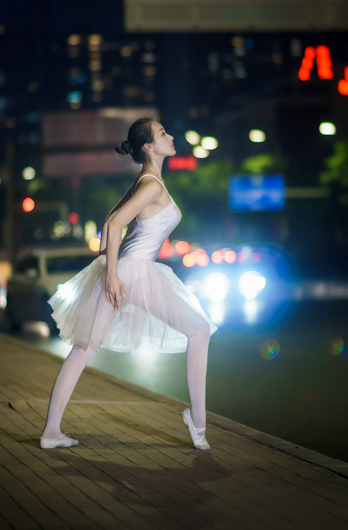 开云体育平台APP-黄潜艇击沉德国战车，卢卡库替补登场导演欧冠惊天逆转