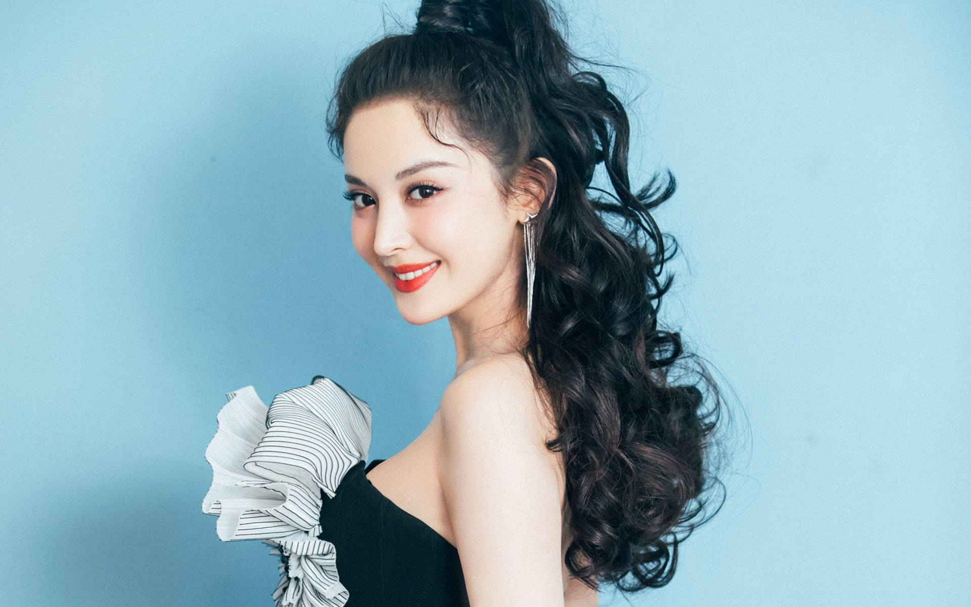 贝恩爆发如魔法，绿军铁壁提前终结悬念