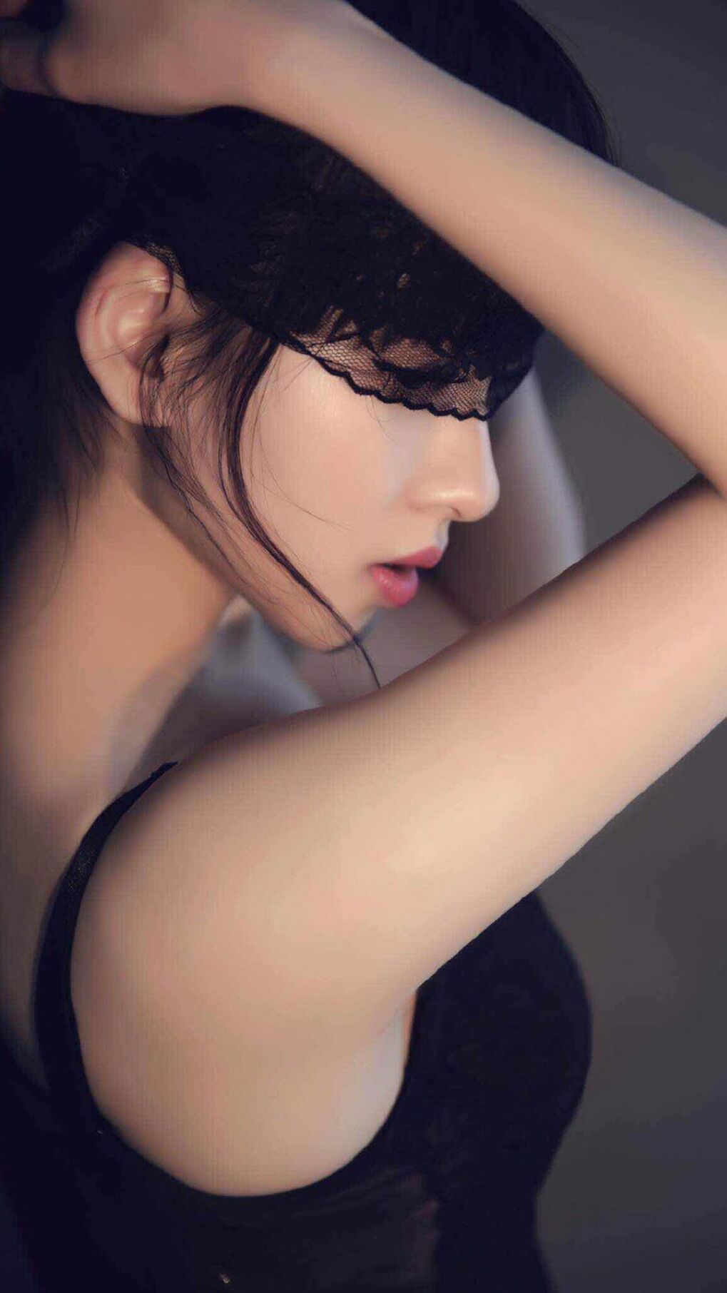 篮球之巅的两极荣耀，当约基奇重新定义中锋，广东用铁血诠释东方力量