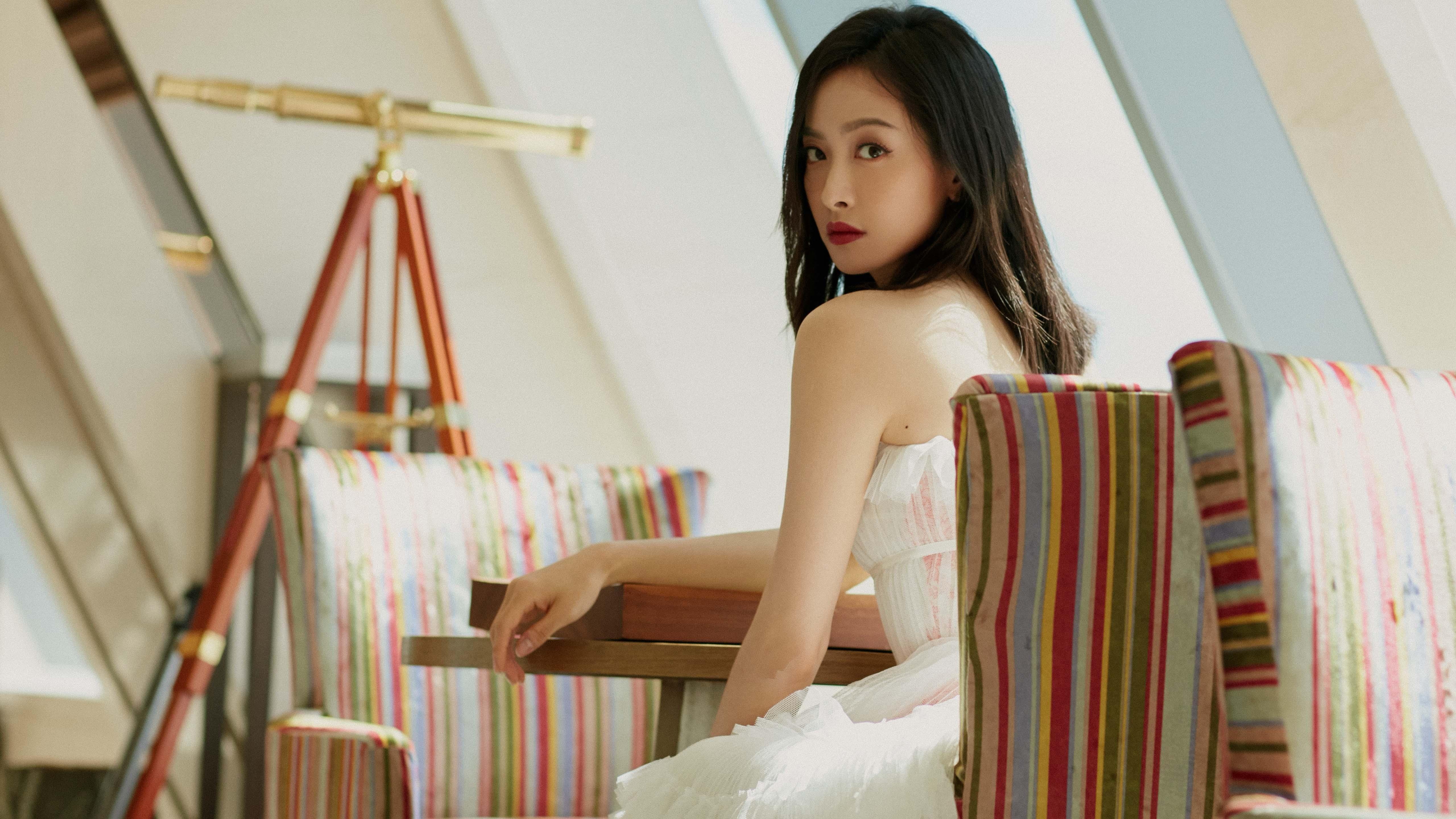 终场的哨，当乌拉圭的月桂叶遇见冰岛的火山岩